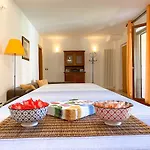 Holiday home Portici Sul Giardino - Dimora Dei Portici